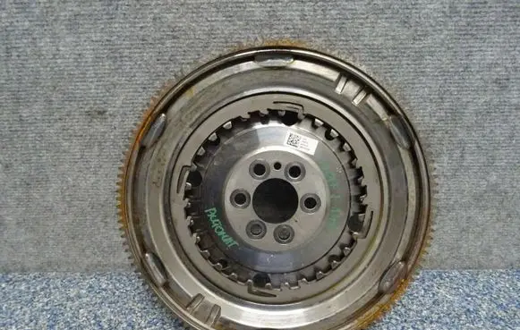 Volkswagen Golf VII Flywheel 04E105266