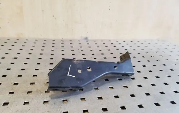Audi 80 90 S2 B4 Headlight/headlamp mounting bracket 8A0805607