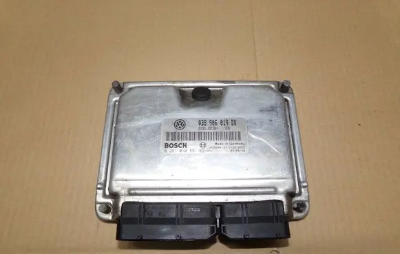 Seat Ibiza III (6L) Engine control unit/module 0281010981