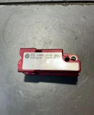 Volkswagen Golf IV Airbag deployment crash/impact sensor 1J0909606D 5WK42350