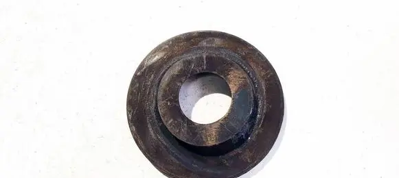 Skoda Octavia Mk2 (1Z) Front coil spring rubber mount 1K0512149B