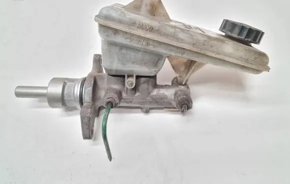 Master brake cylinder