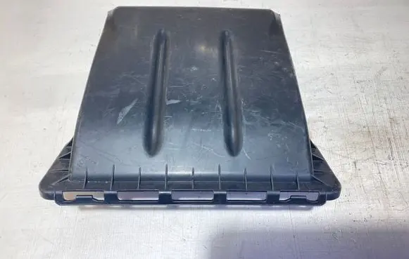 Mercedes-Benz C W205 Air filter box cover A2058308802