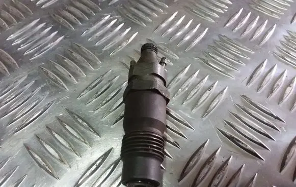 Nissan Almera Fuel injector 2J610 0432217308
