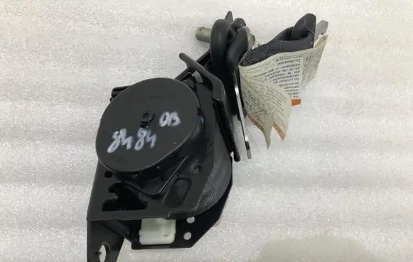 Mazda 6 Rear seatbelt