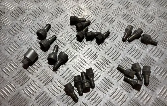 Suzuki SX4 S-Cross Nuts/bolts PK21040