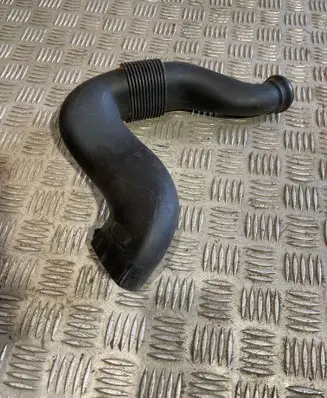 Air intake hose/pipe