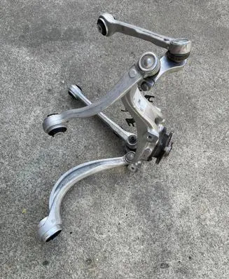 Audi Q7 4M Front wheel hub spindle knuckle 4M0407560A