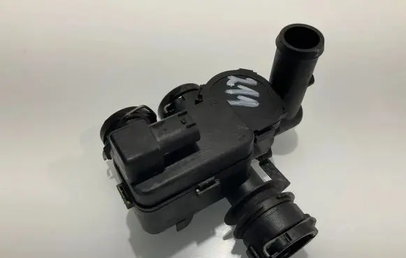 Mercedes-Benz E W211 Coolant heater control valve A2118320584 2118320584
