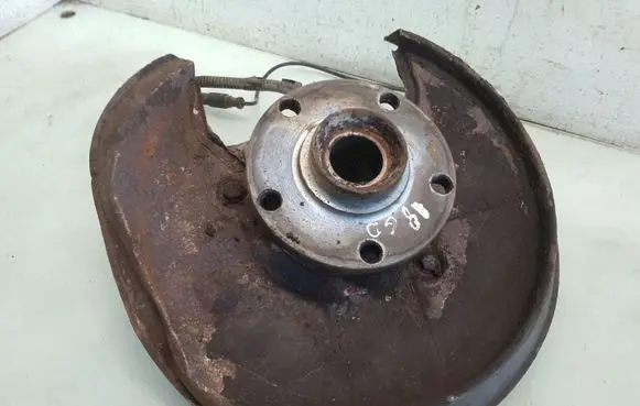 Audi A8 S8 D2 4D Rear wheel hub