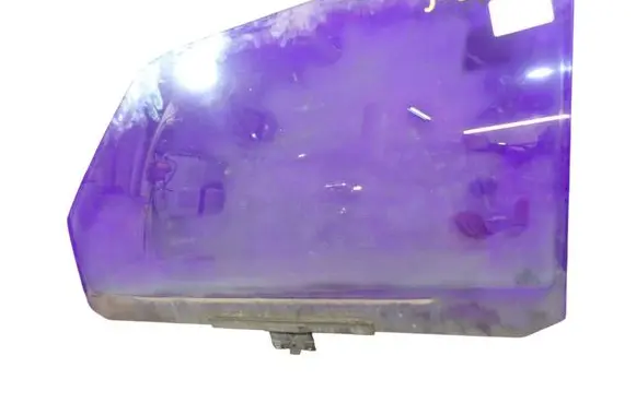 Volkswagen Golf III Front door window glass four-door