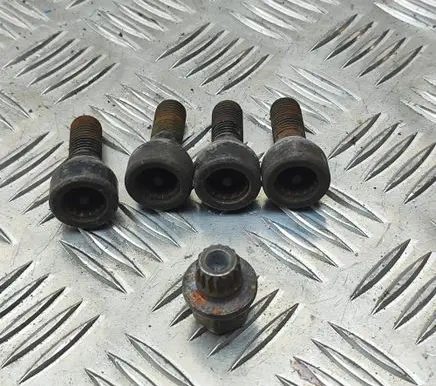 BMW Z4 E85 E86 Anti-theft wheel nuts and lock 2453959