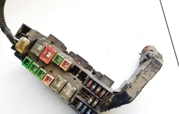 Nissan Primera Fuse box set 71547003ta 7154-7003ta