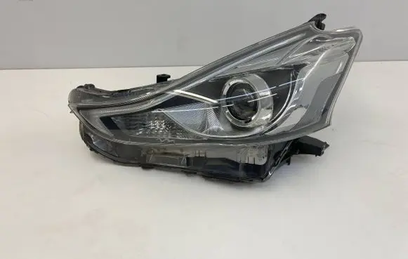 Toyota Prius+ (ZVW40) Headlight/headlamp