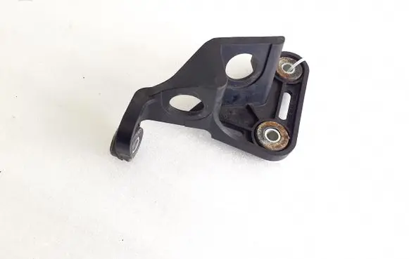 Volkswagen PASSAT B7 Gear shift cable bracket 1K0711789J 1K0711789