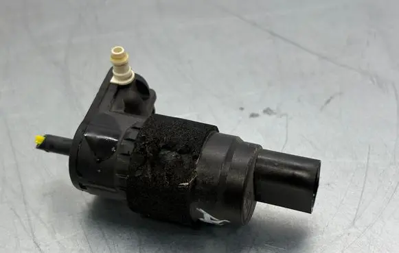 Audi A6 S6 C8 4K Windscreen/windshield washer pump 8K9955647