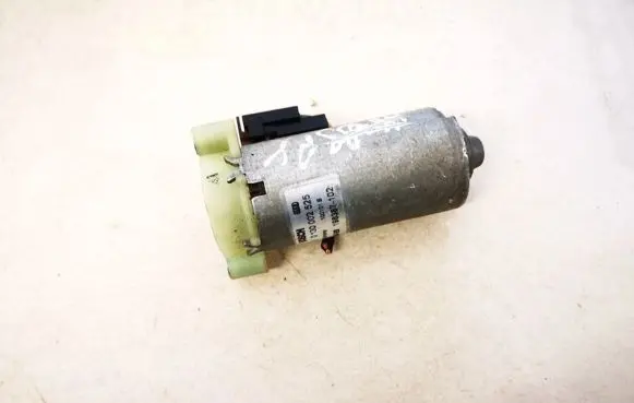 Volvo XC90 Seat adjustment motor 198387102 0130002525