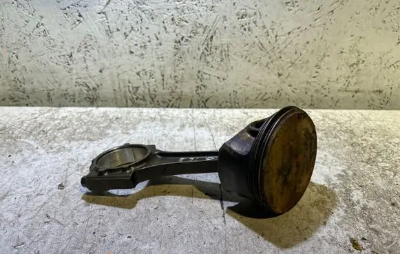Dodge Challenger Piston with connecting rod