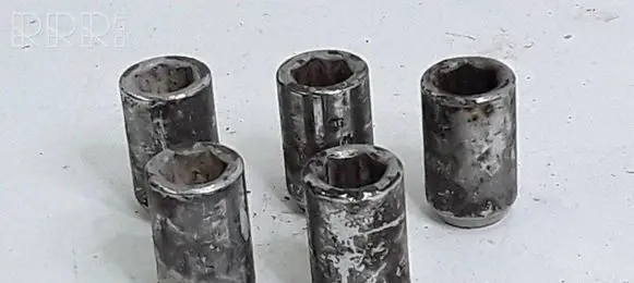 Toyota Avensis Verso Nuts/bolts 