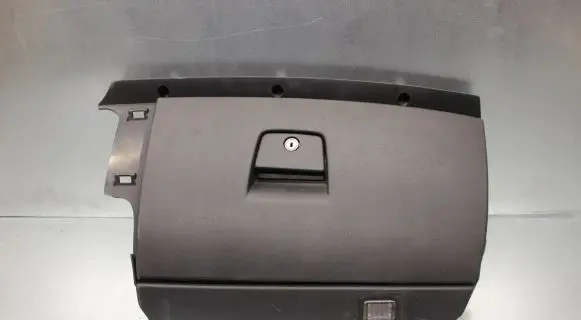 Volvo V50 Glove box