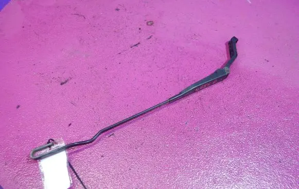Volvo S40, V40 Front wiper blade arm