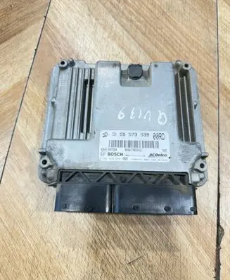 Opel Insignia A Engine control unit/module 55573539 55573560 0281015774