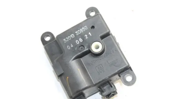 Nissan X-Trail T30 Intake manifold valve actuator/motor 3J01030850