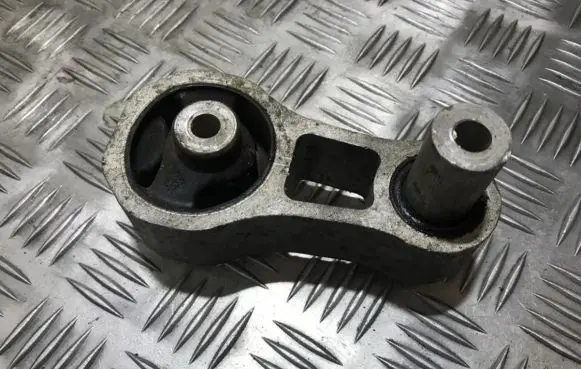 Ford Fiesta Engine mount bracket