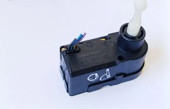 Headlight level adjustment motor