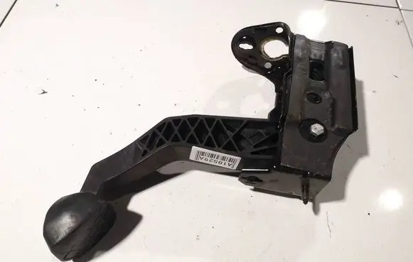 Audi A2 Clutch pedal 8z1721059b