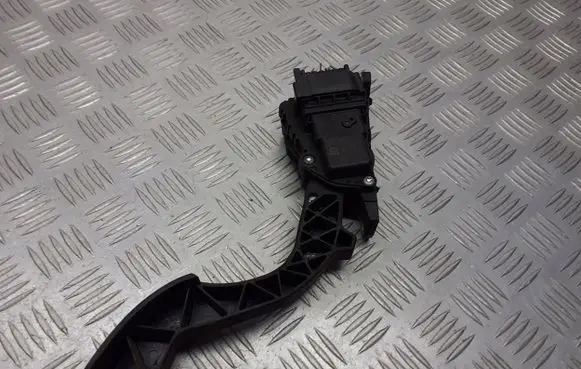 Mazda 3 I Accelerator throttle pedal 4M51-9F836-AH