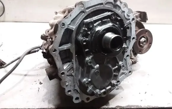 Nissan NP300 Gearbox transfer box case VK400 8708561