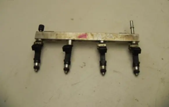 Opel Corsa D Fuel distributor 0280151208 VD7479