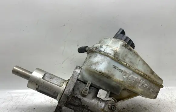 Master brake cylinder