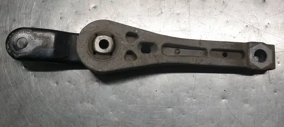 Engine mount bracket
