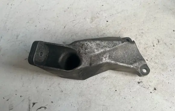 Skoda Superb B5 (3U) Engine mounting bracket 8D0199307P