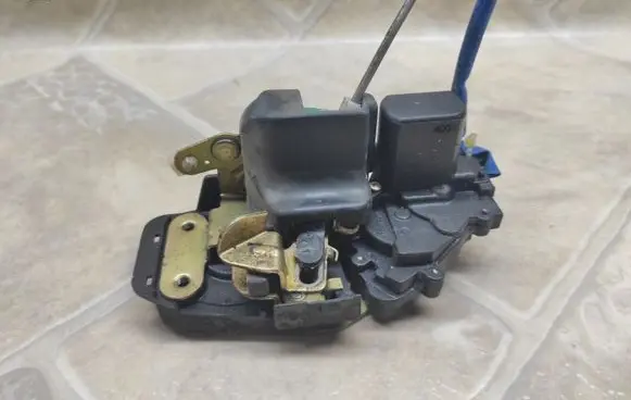KIA Sorento Rear door lock