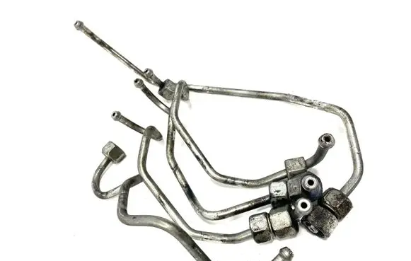 Fuel injector supply line/pipe