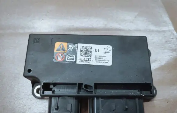 Opel Mokka X Airbag control unit/module 13521037
