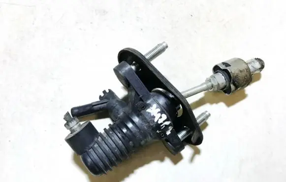 Toyota RAV 4 (XA30) Clutch master cylinder
