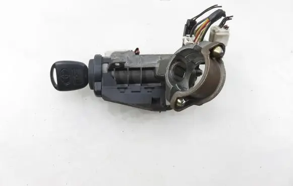 Toyota Avensis T220 Ignition lock 45020