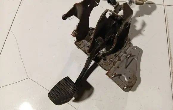 Peugeot 308 Brake pedal 