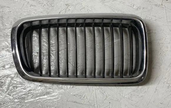 BMW 7 E38 Front grill 138231602