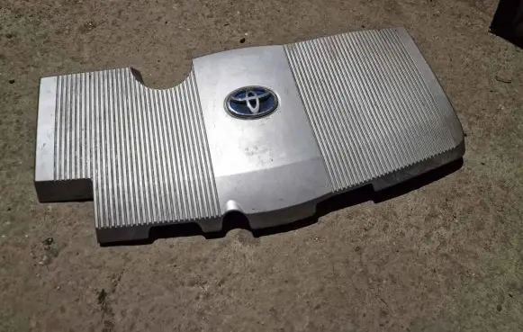 Toyota Prius (XW50) Engine cover (trim) 1260137010
