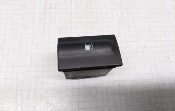 Skoda Octavia Mk1 (1U) Fuel tank opening switch 