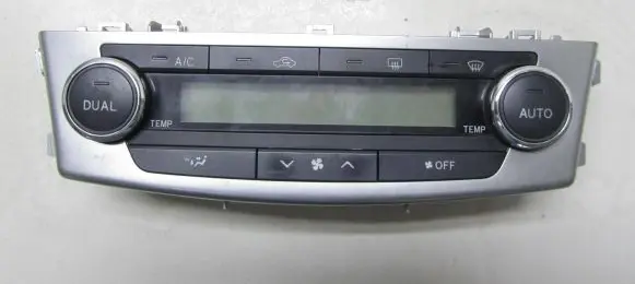 Toyota Avensis T270 Climate control unit