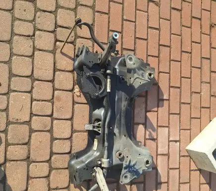 Peugeot 308 Engine mount bracket