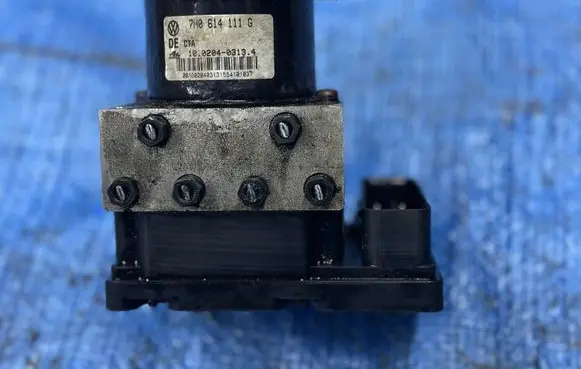 Volkswagen Transporter - Caravelle T5 ABS Pump 7H0614111G 7H0907379G