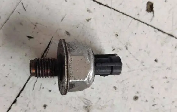 Fuel pressure sensor
