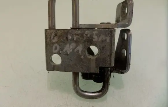 Volkswagen Golf V Front door lower hinge 1K4833412